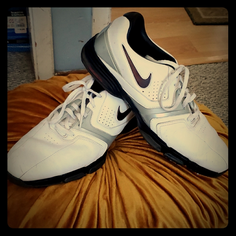 Golf shoes